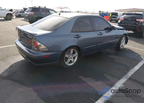 2004 Lexus Is 300 z USA, uszkodzony, nr VIN JTHBD192140093736